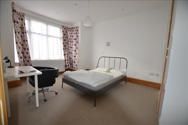 Briarfield Avenue (Room)